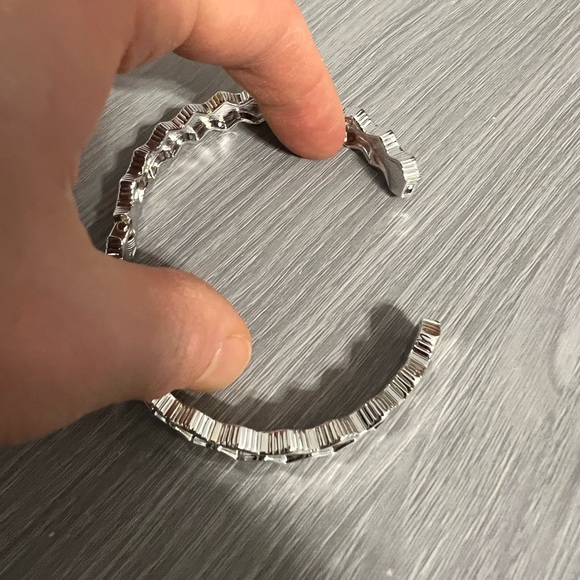 Pair of Vintage Metal Hinge Bangle Bracelets, Silver - Picture 5 of 6